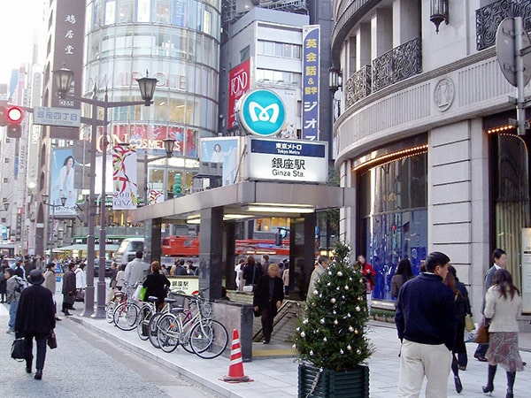 各線銀座駅A4出口から徒歩3～4分